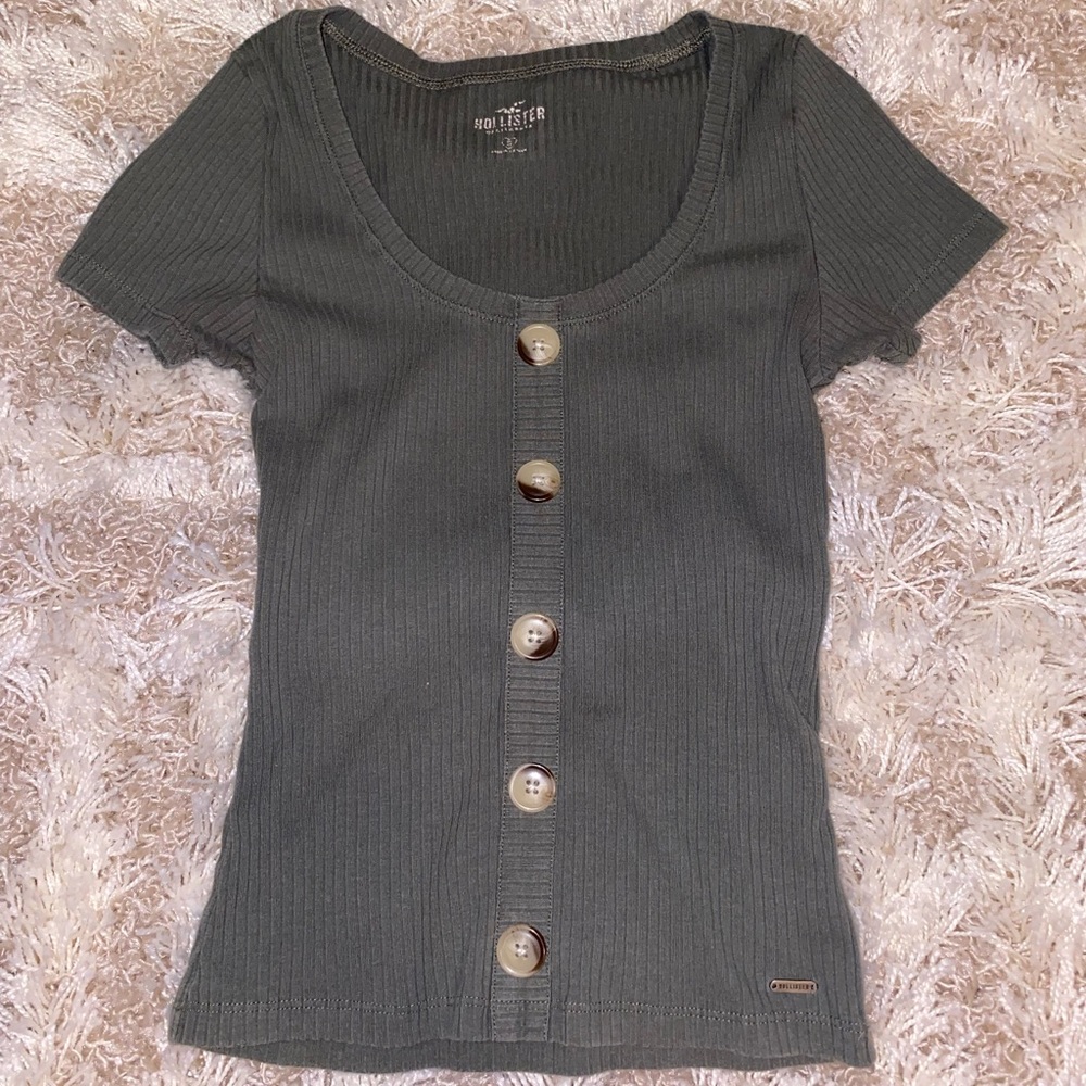 Hollister T shirt